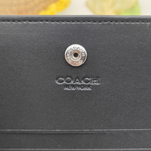 Coach Wallet - Picture 5 of 9